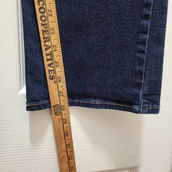 Levi's Jeans Women's 12 31x30 Boot Cut Bold Curve Classic Rise Dark Blue - Picture 6 of 10